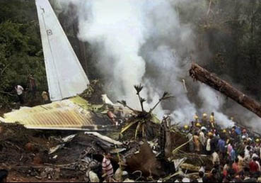 India plane crash in Mangalore leaves about 160 dead